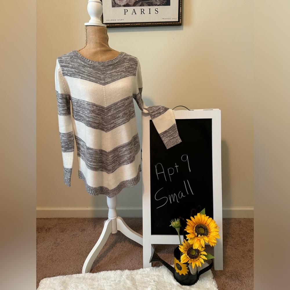 Apt 9 Heather Grey and White Sweater Small